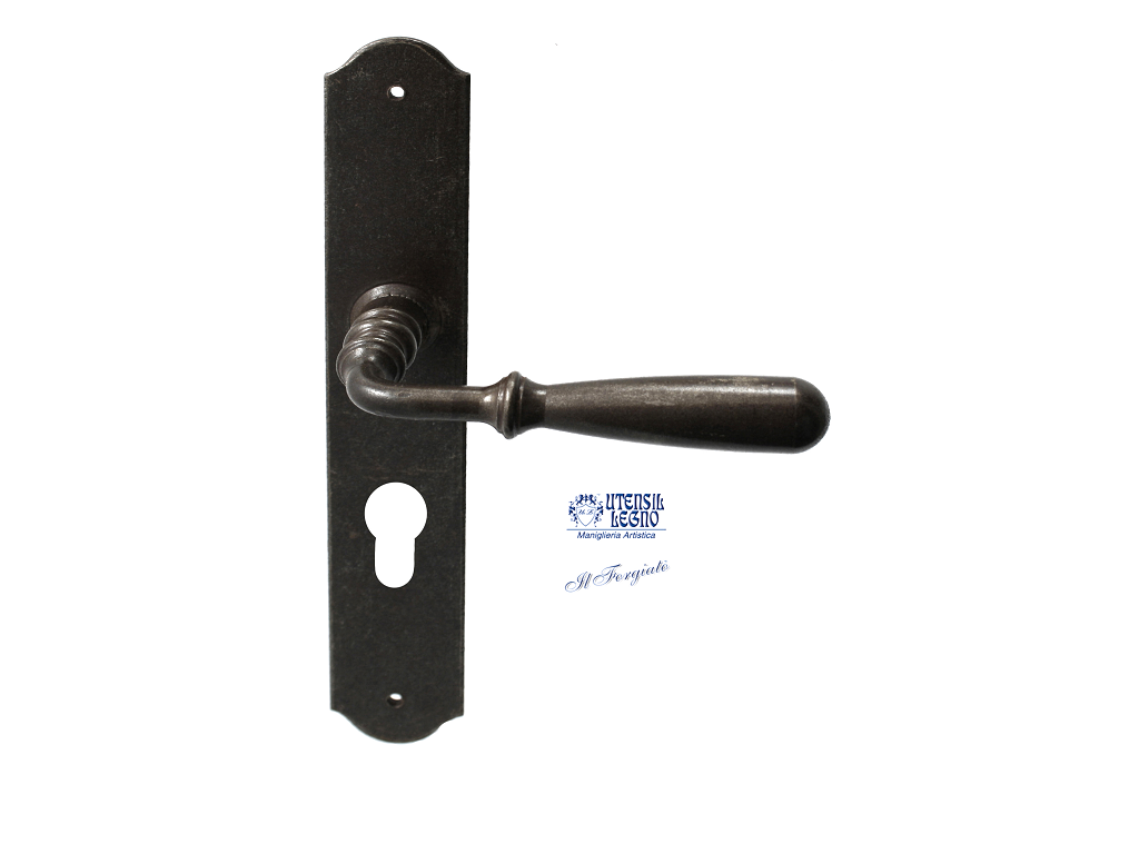 utsfm030y85mrc.png Maniglia FM030 8x85 Yale Placca mm.250x38 Con Molle Forgiata Ruggine| Utensil Legno - immagine 1