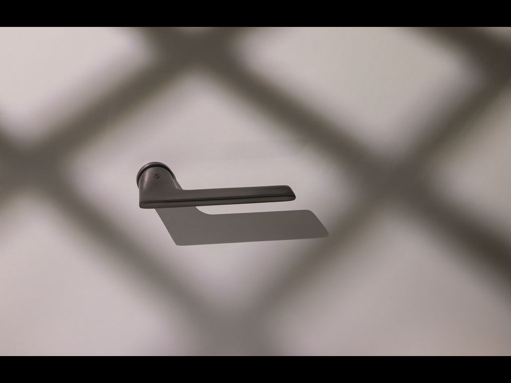 Maniglia Alatò Minimal Zero con Rosetta Tonda senza Bocchetta GM-Grafite Mat  Colombo Design - immagine 3