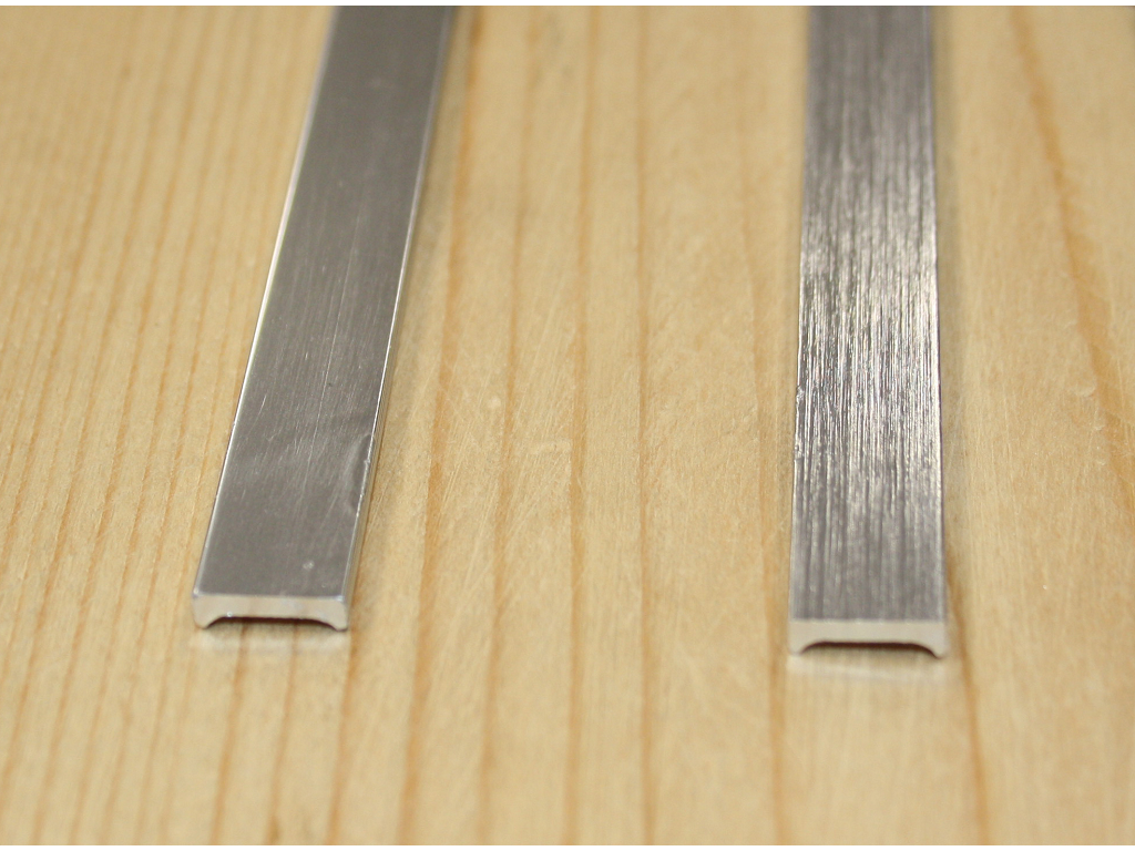 unyla103.png LISTELLO ALLUMINIO PER PORTA d.10x3x2400h VARIE FINITURE - immagine 1